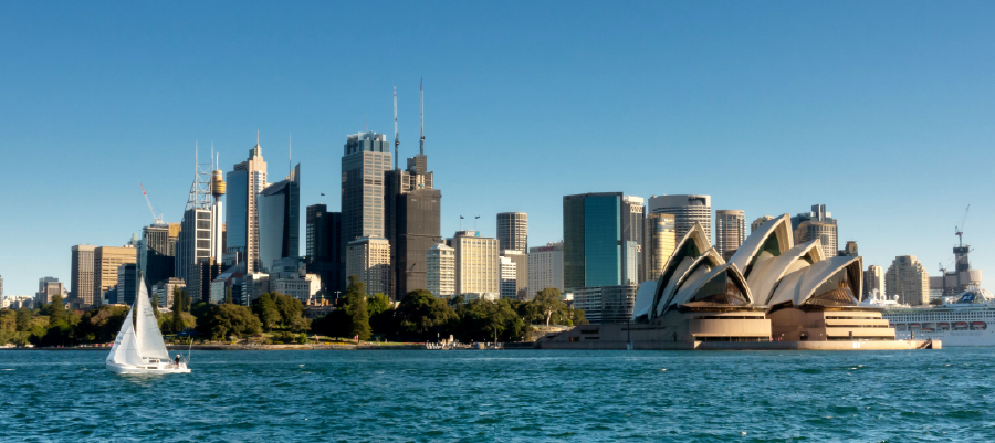 Requisitos para la visa de Australia y asistencia al viajero de GO! ASSISTANCE frente a la Ópera de Sídney.