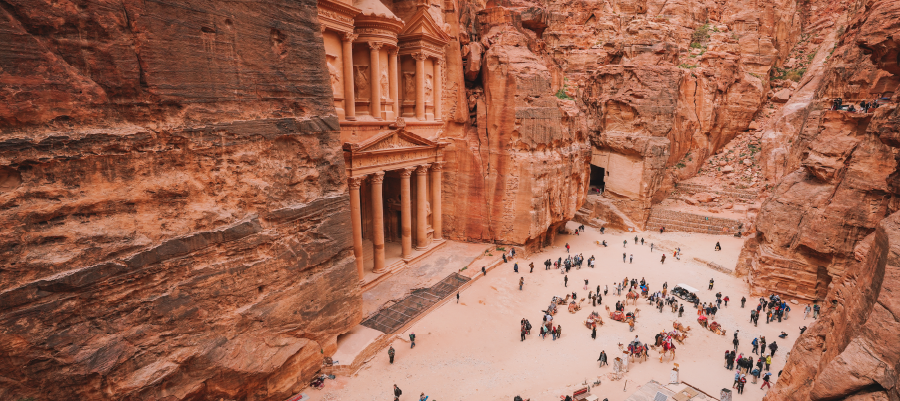 Tesoro de Petra al amanecer, una de las siete maravillas del mundo moderno y símbolo de Jordania.